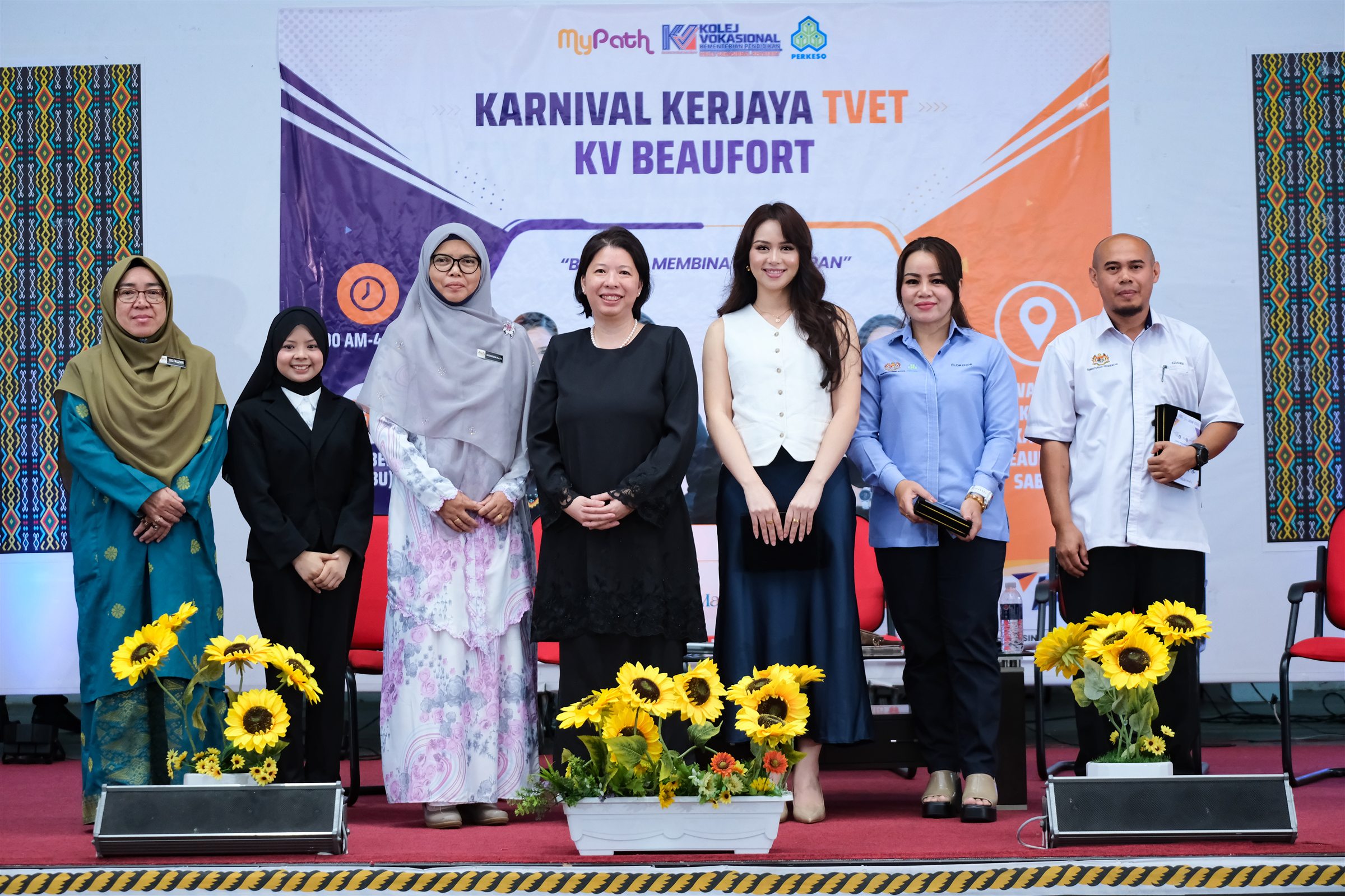Tetamu dan wakil program di Karnival Kerjaya TVET KV Beaufort